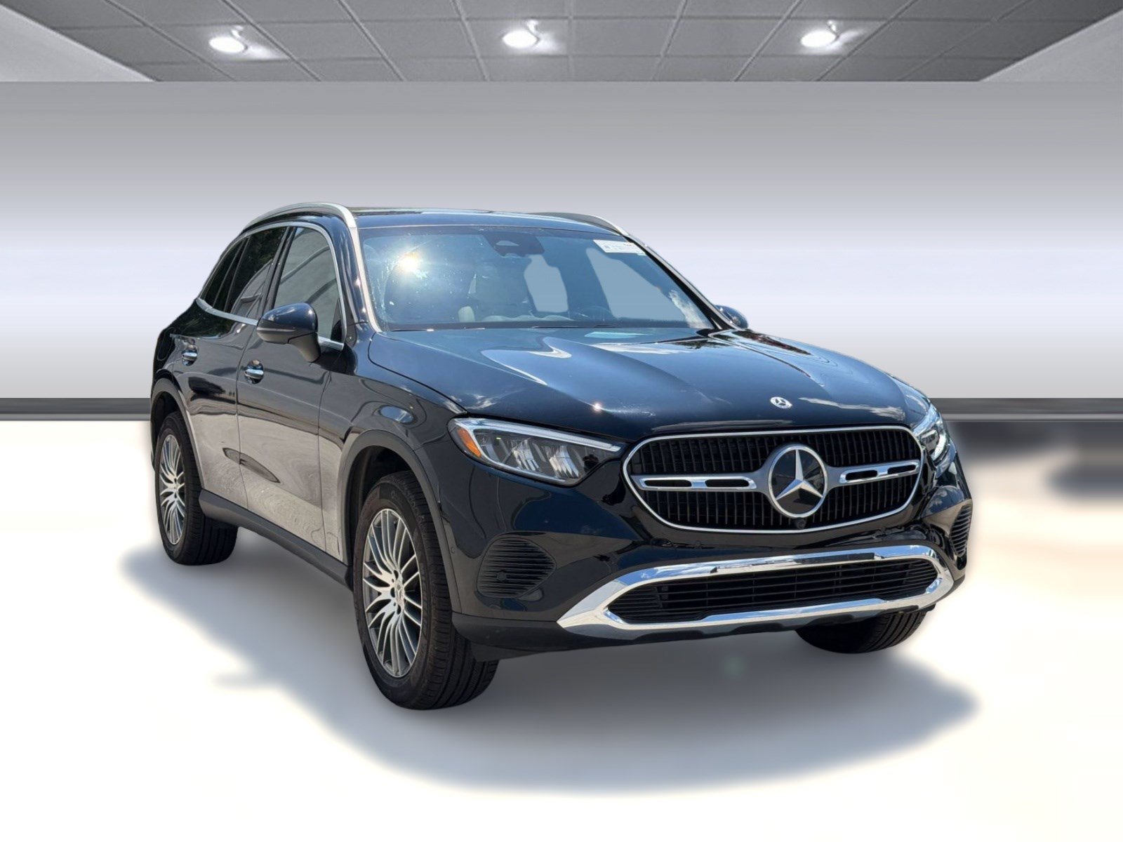 Used 2024 Mercedes-Benz GLC 300 4MATIC image 7