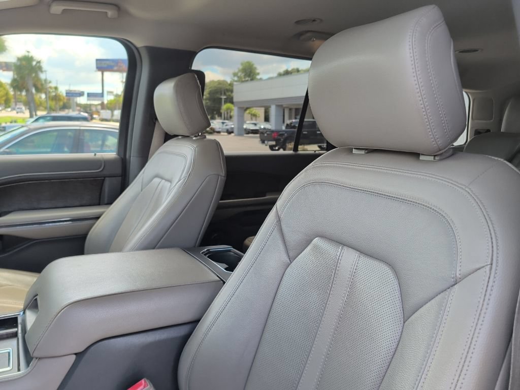 Used 2019 Ford Expedition Limited RWD image 3