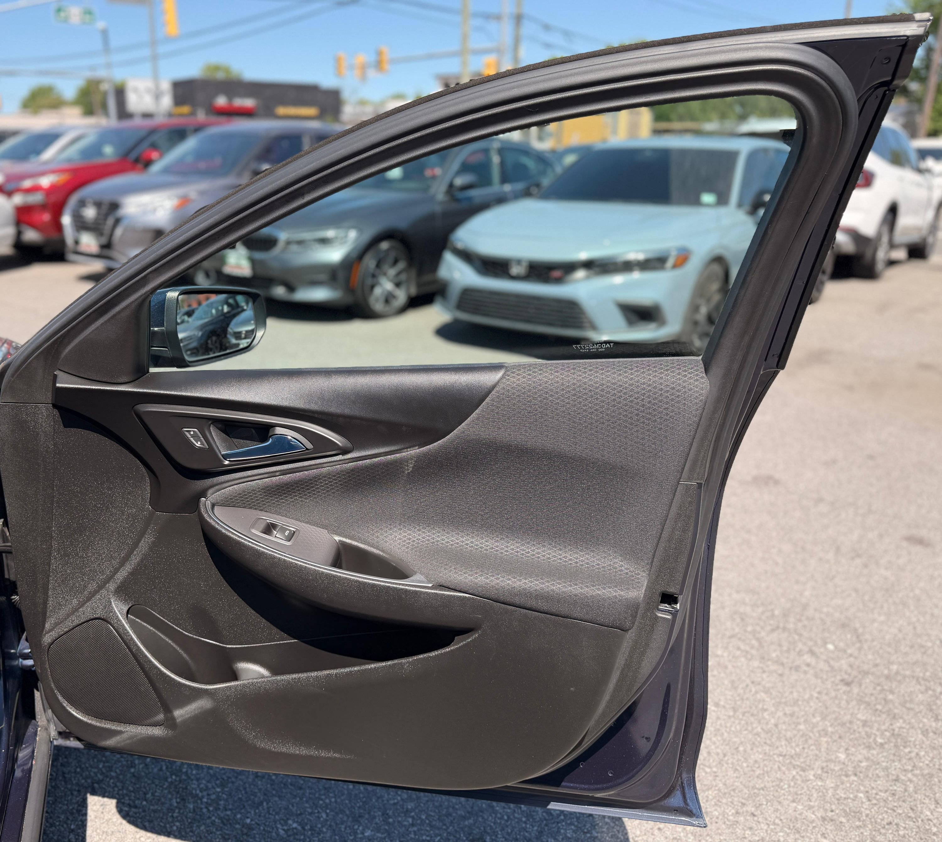 Used 2017 Chevrolet Malibu LT w/ Driver Confidence Package FWD image 29