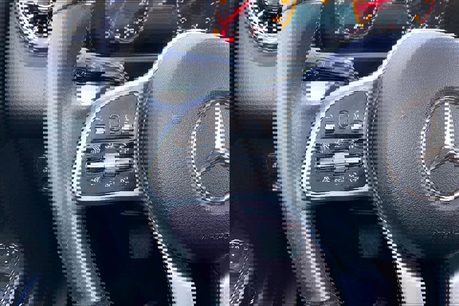 Used 2022 Mercedes-Benz GLB 250 4MATIC image 23