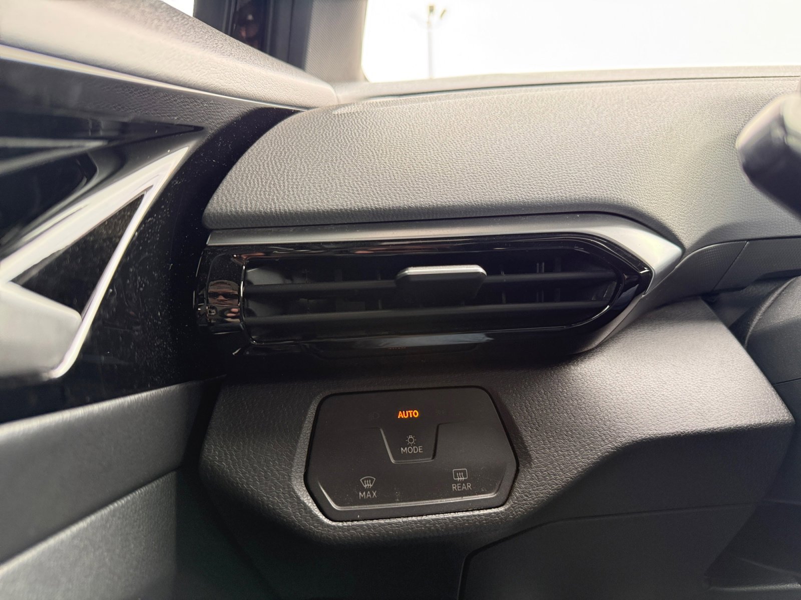 Used 2021 Volkswagen ID.4 Pro RWD image 20