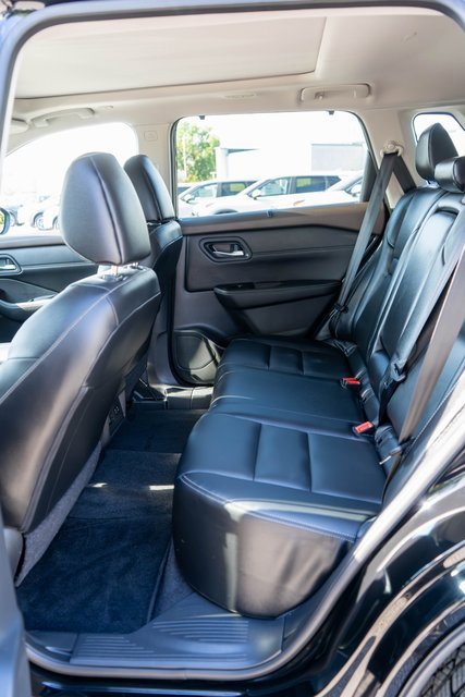 Used 2023 Nissan Rogue SL w/ SL Premium Package image 12