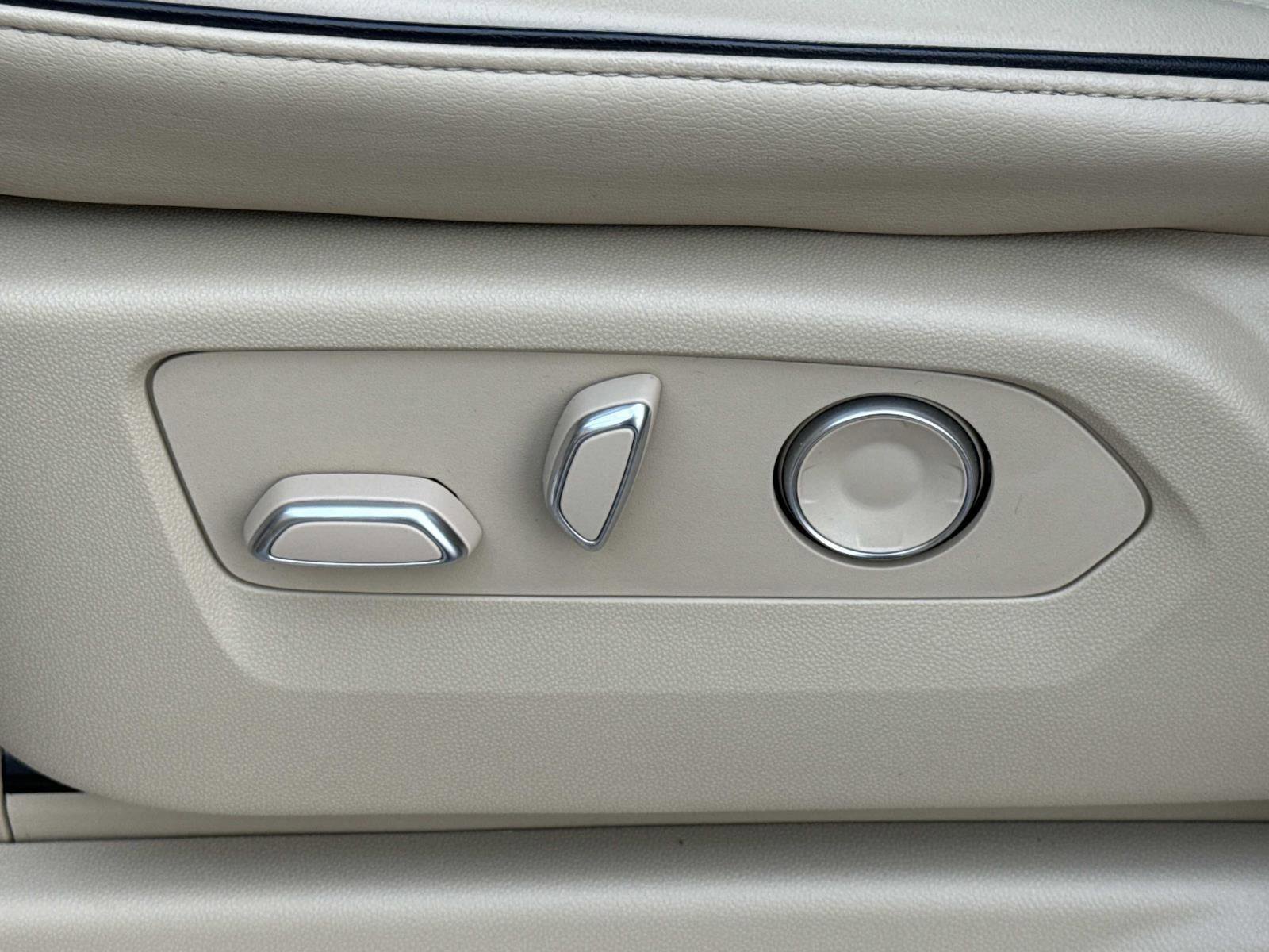 Used 2021 Cadillac Escalade Premium Luxury image 16