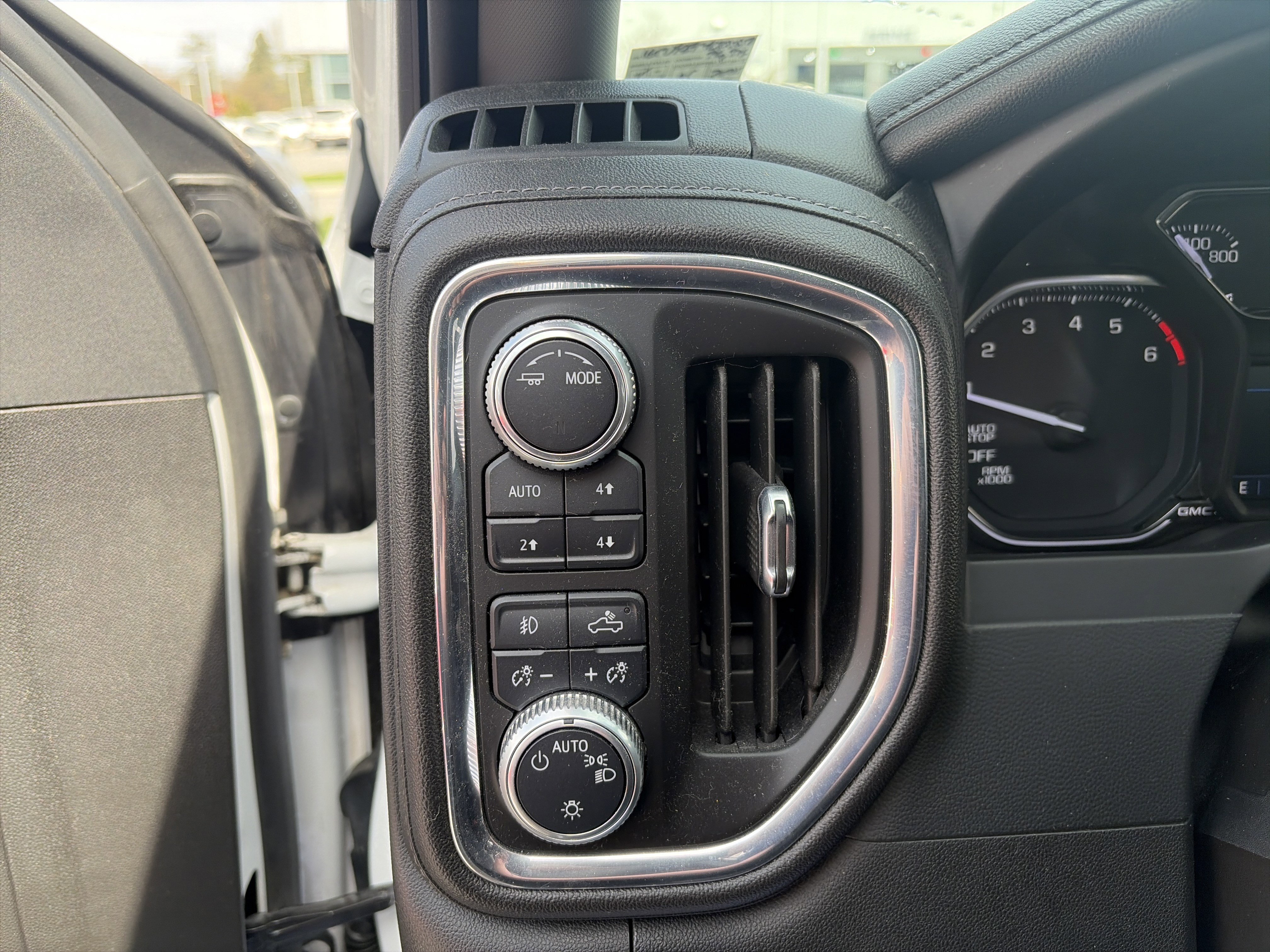 Used 2020 GMC Sierra 1500 Elevation image 28