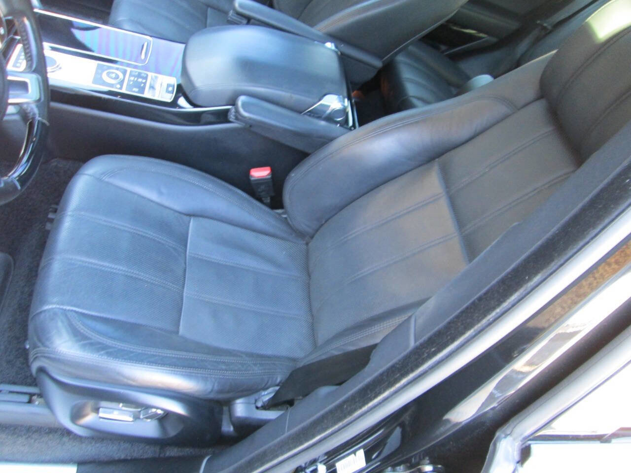 Used 2014 Land Rover Range Rover Supercharged image 24