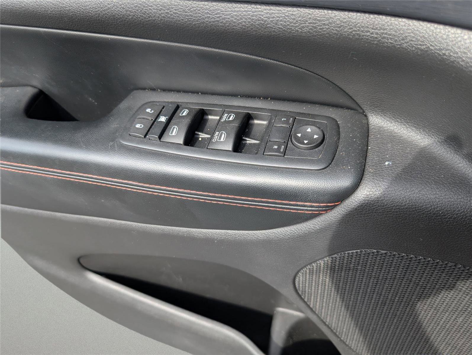 Used 2016 Jeep Grand Cherokee Laredo 75th Anniversary image 15