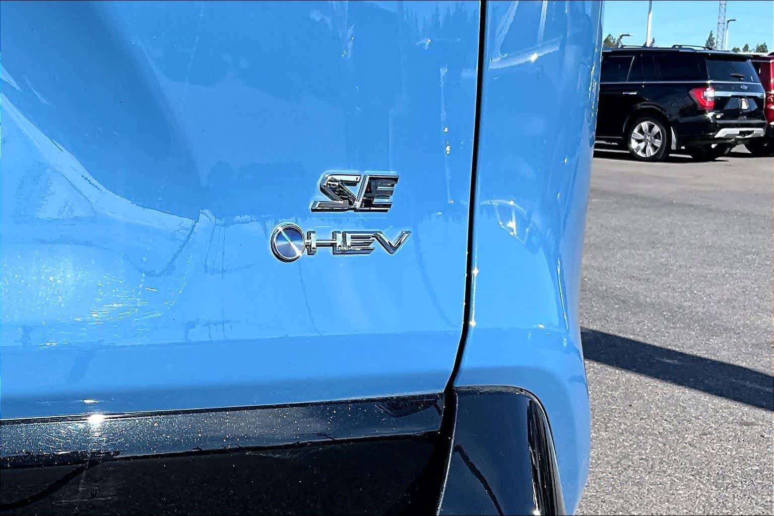 Used 2025 Toyota RAV4 SE w/ Weather Package AWD/4WD image 7