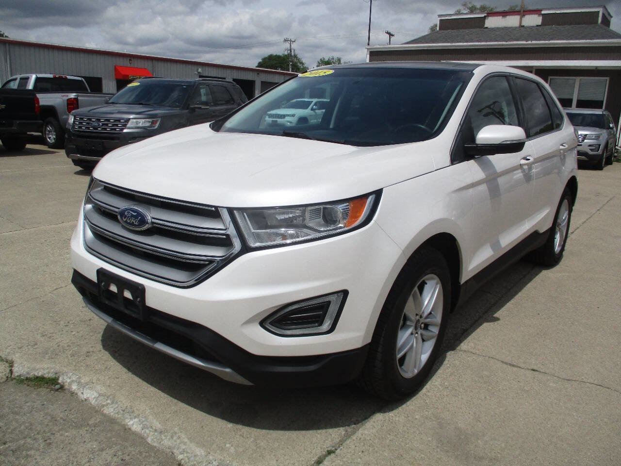 Used 2015 Ford Edge SEL w/ Equipment Group 201A AWD/4WD image 2