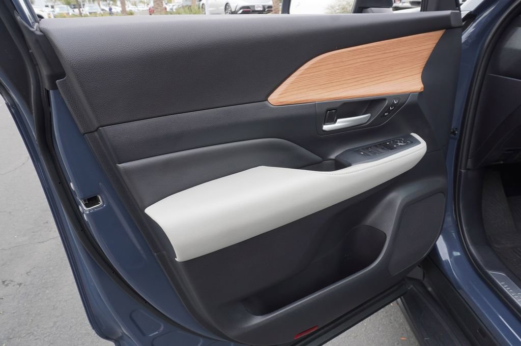 Used 2025 Toyota Grand Highlander FWD image 16