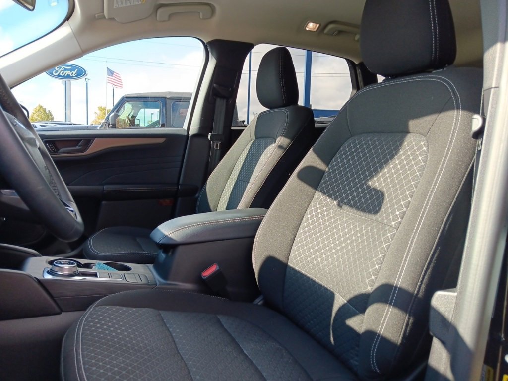 Used 2023 Ford Escape Active w/ Cold Weather Package image 5