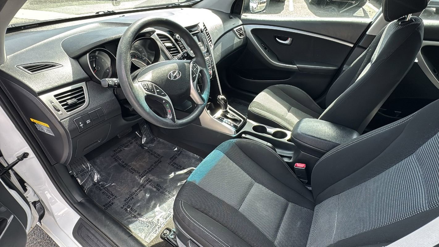 Used 2017 Hyundai Elantra GT image 9