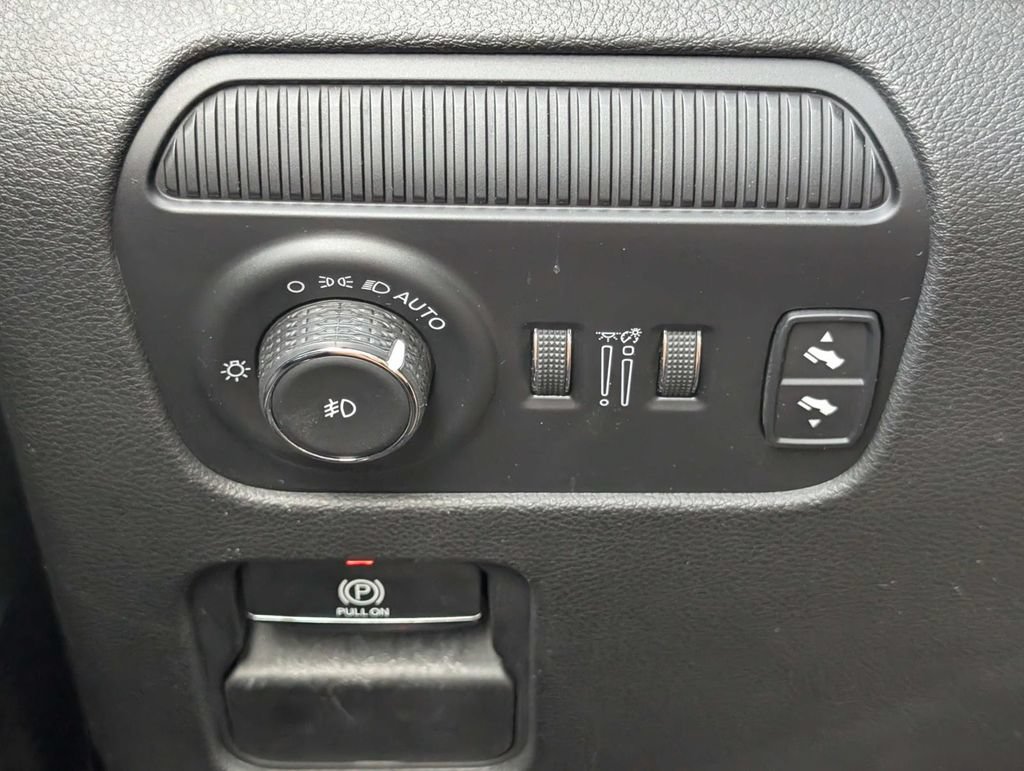 Used 2022 Jeep Wagoneer Series III w/ Convenience Group I AWD/4WD image 39