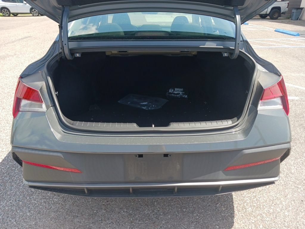 Used 2024 Hyundai Elantra SEL FWD image 21