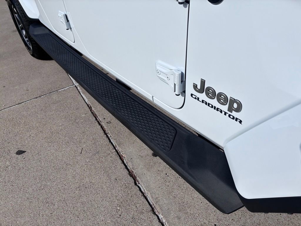 Used 2020 Jeep Gladiator Overland image 6