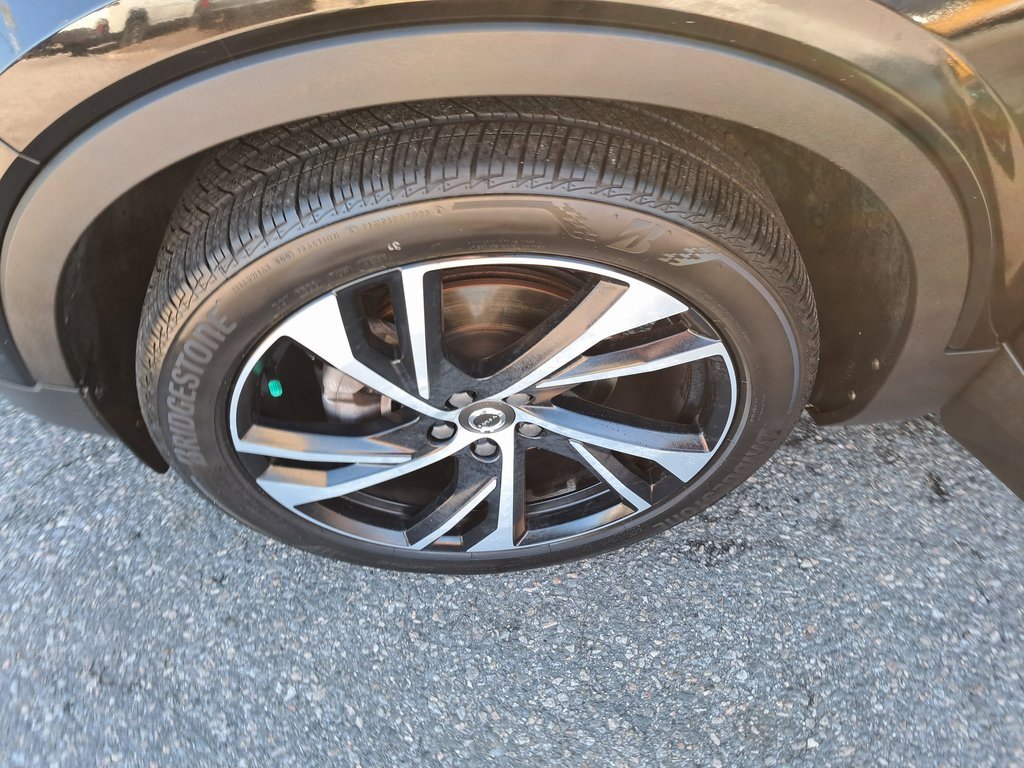 Used 2020 Volvo XC40 T5 R-Design w/ Protection Package Premier image 27