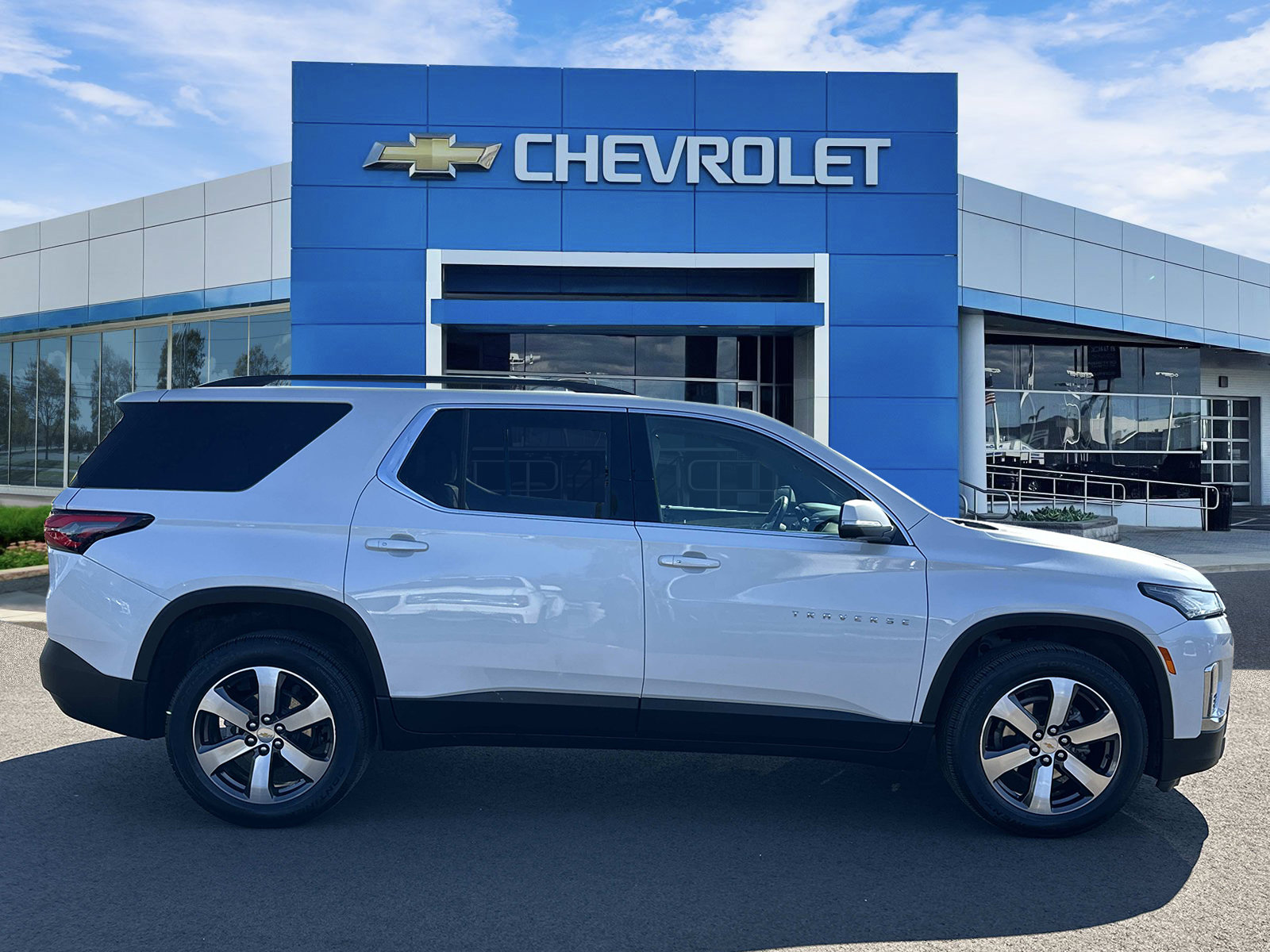 Certified 2023 Chevrolet Traverse LT w/ LT Premium Package AWD/4WD image 5