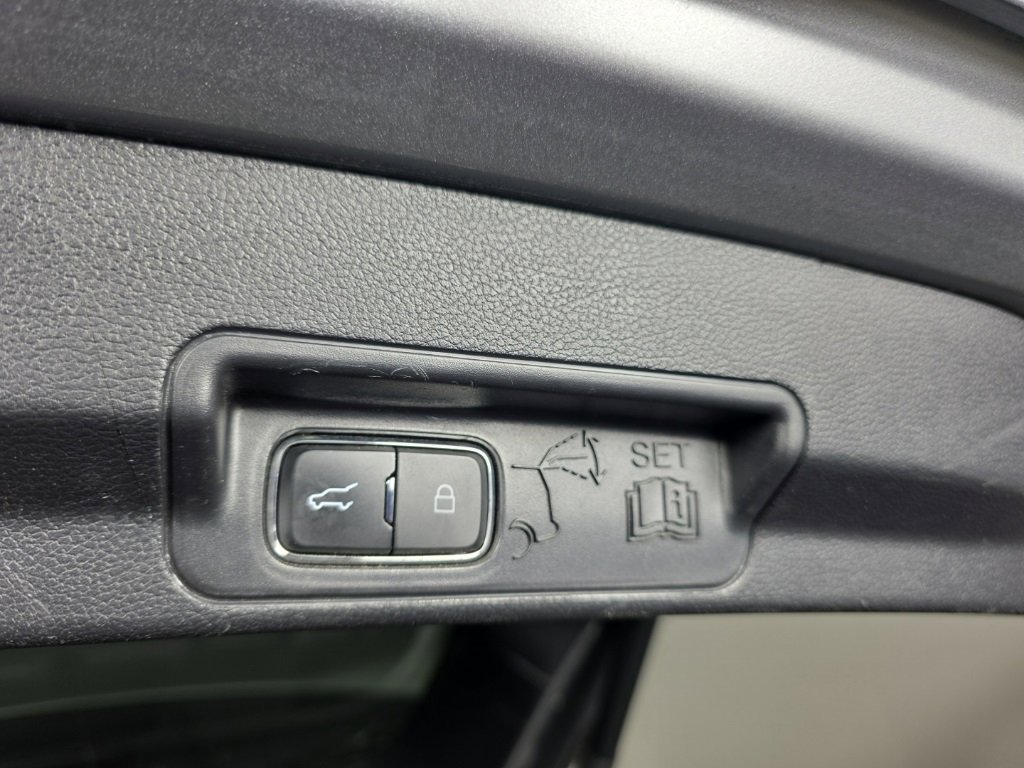 Used 2021 Ford Explorer Limited image 35