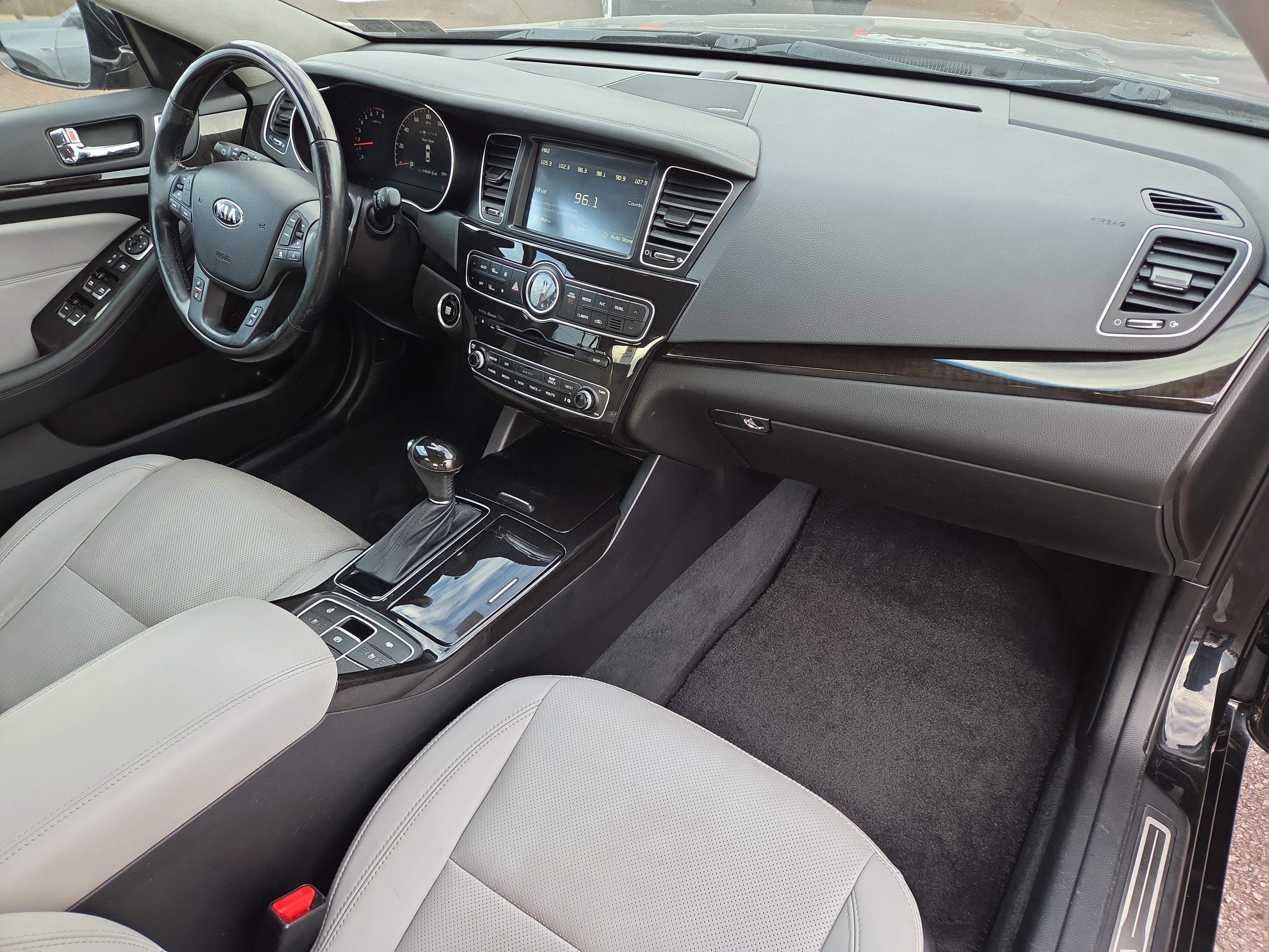 Used 2014 Kia Cadenza Limited image 16