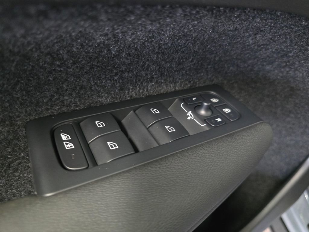 Certified 2023 Volvo C40 P8 Recharge Ultimate w/ Protection Package Premier AWD/4WD image 25