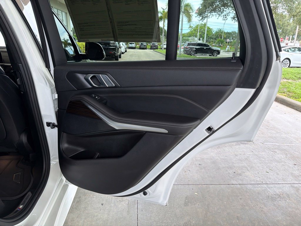 Used 2021 BMW X5 xDrive40i w/ M Sport Package AWD/4WD image 37