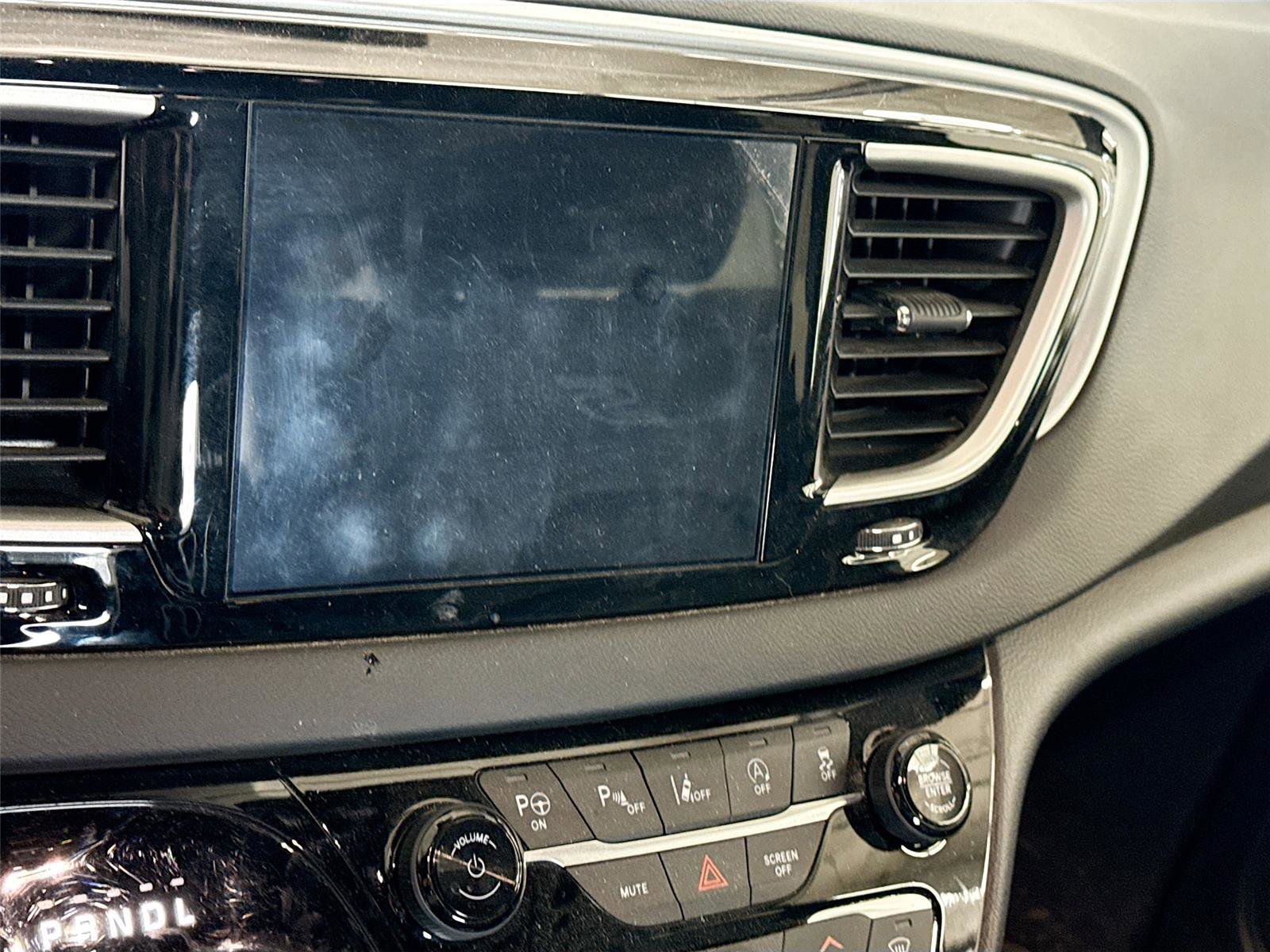 Used 2020 Chrysler Pacifica Touring-L Plus w/ Advanced Safetytec Group image 4