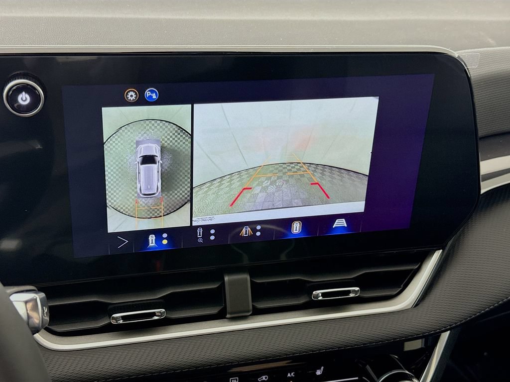 New 2026 Chevrolet Equinox LT w/ Safety and Technology Package AWD/4WD image 13