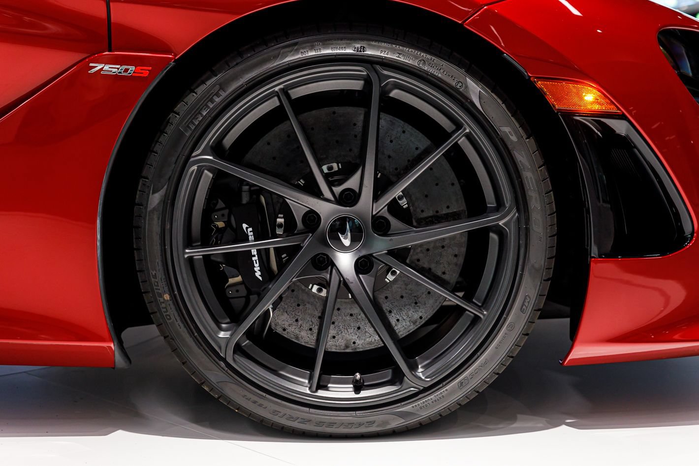 Used 2027 McLaren 750S Spider RWD image 36