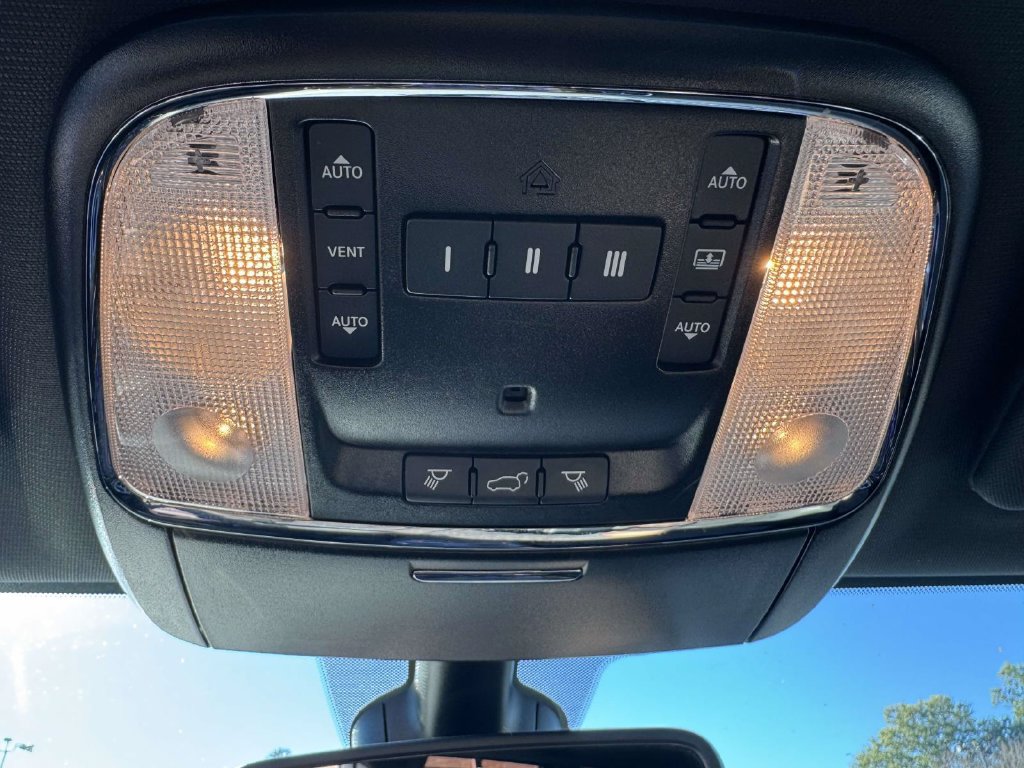Used 2019 Jeep Grand Cherokee Limited w/ Luxury Group II AWD/4WD image 31