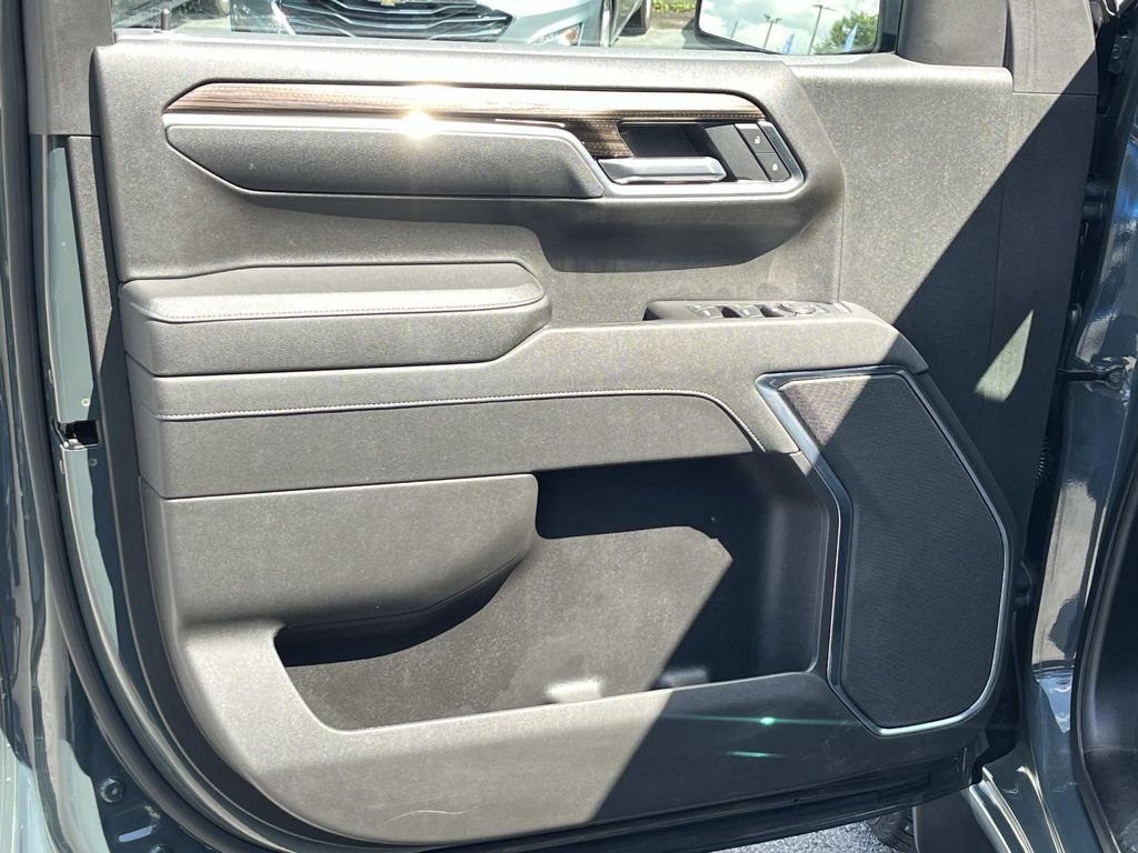 Used 2025 Chevrolet Silverado 1500 LT RWD image 24