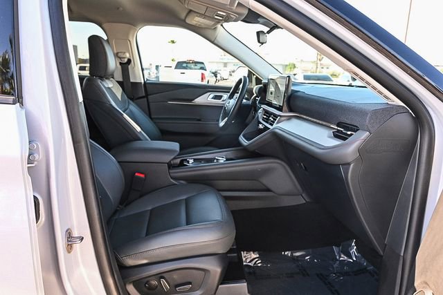 Used 2025 Ford Explorer Active w/ Active Comfort Package image 19