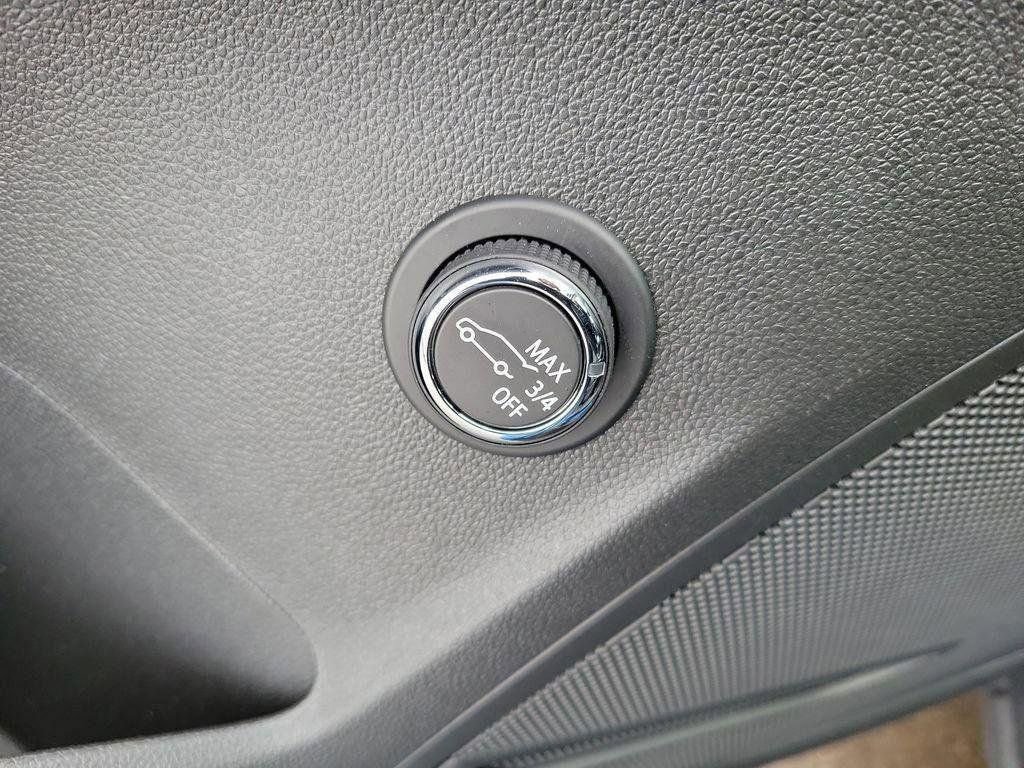 Used 2023 Buick Envision Essence image 11