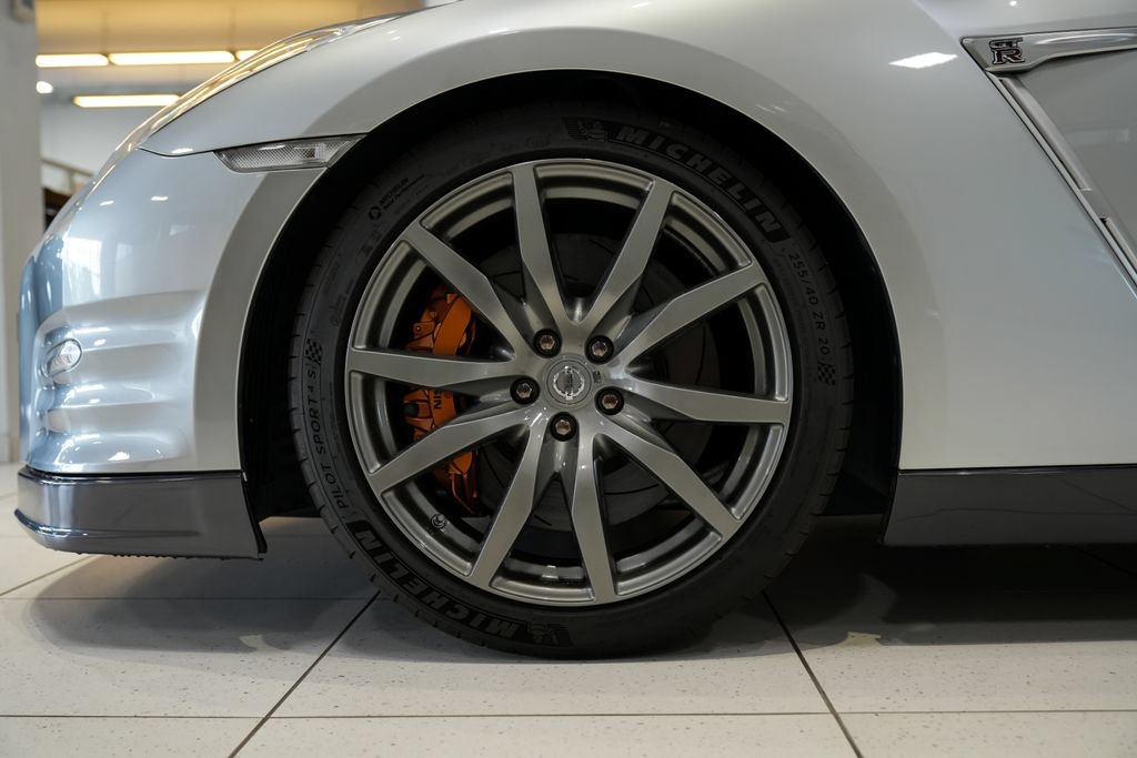 Used 2016 Nissan GT-R Premium AWD/4WD image 4