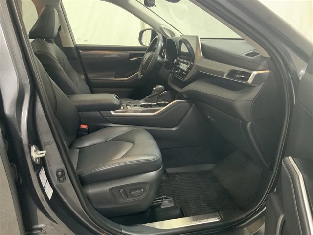 Used 2020 Toyota Highlander Platinum AWD/4WD image 16