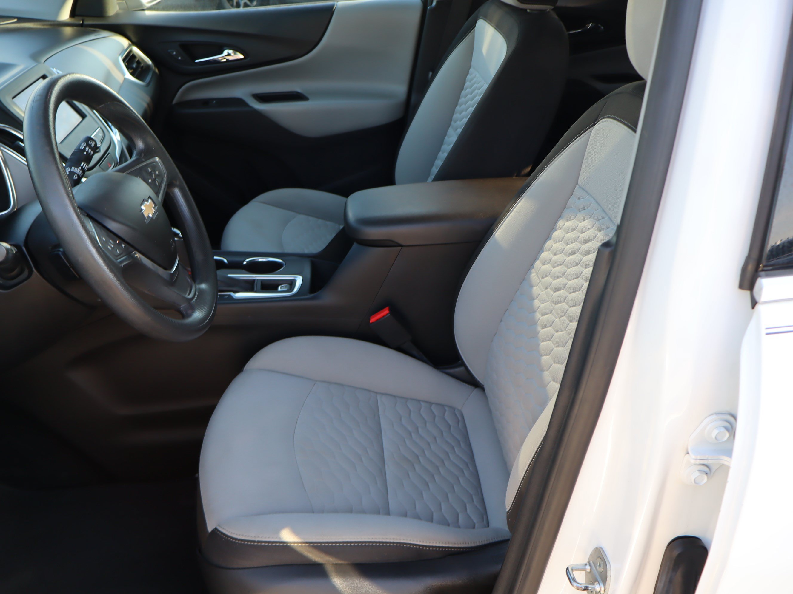 Used 2020 Chevrolet Equinox LT FWD image 16