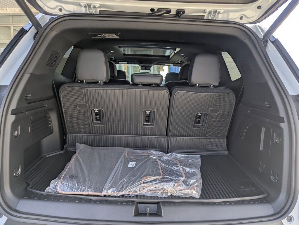 New 2026 GMC Acadia AT4 w/ Super Cruise Package image 16