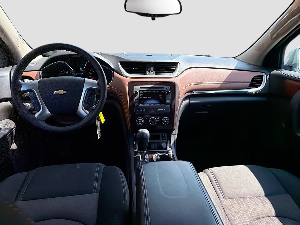 Used 2017 Chevrolet Traverse LT w/ Style and Technology Package FWD image 17