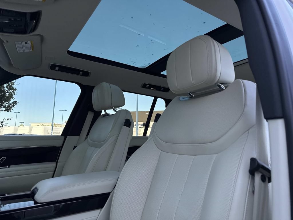 Certified 2025 Land Rover Range Rover SE AWD/4WD image 21