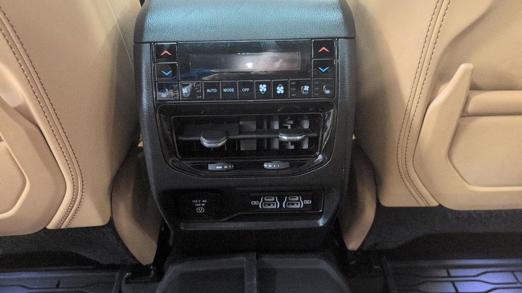 Used 2024 Jeep Grand Cherokee Summit AWD/4WD image 21