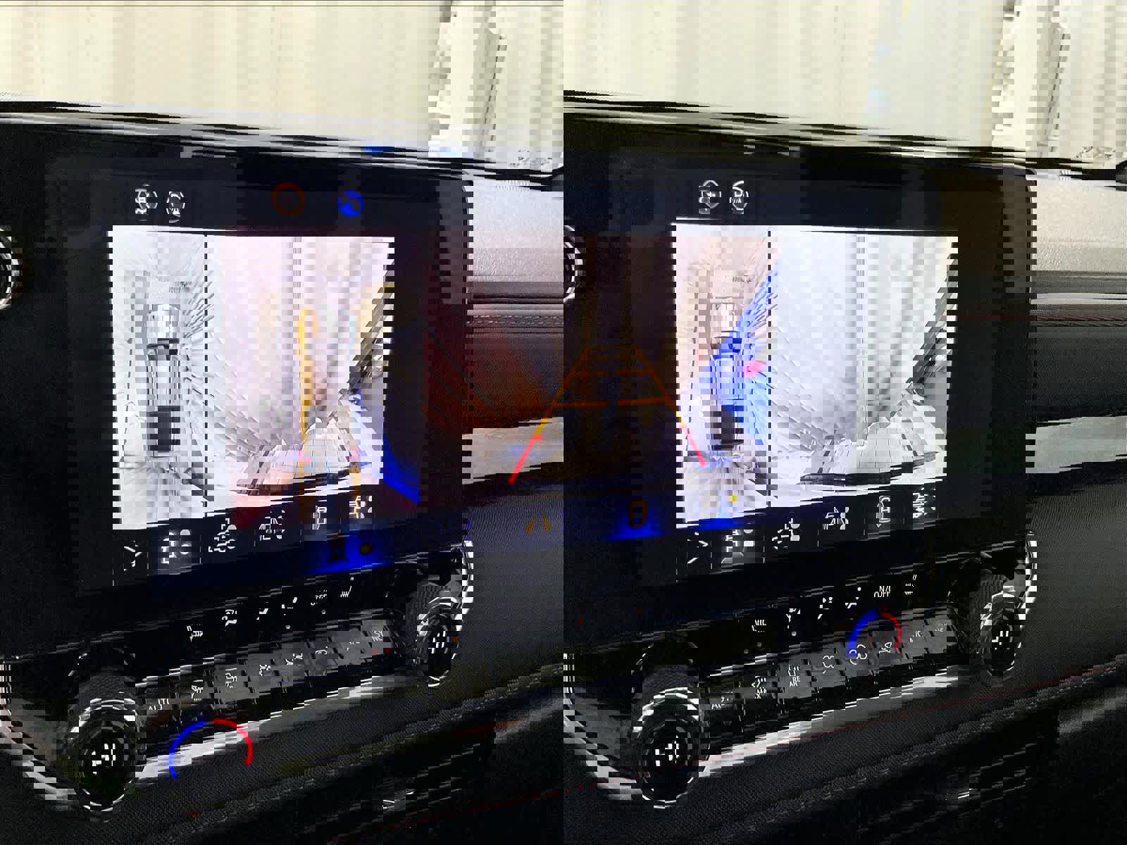 Used 2024 Chevrolet Colorado Z71 w/ Z71 Convenience Package 2 image 19