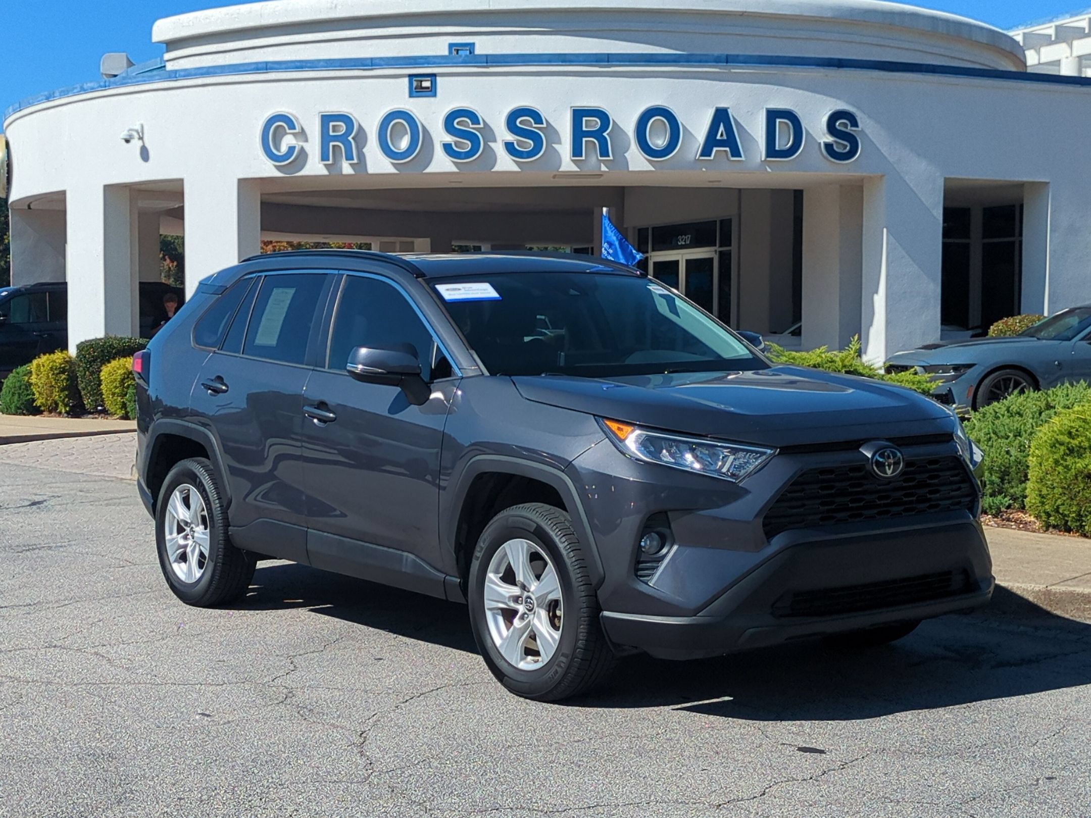 Used 2019 Toyota RAV4 XLE FWD image 1