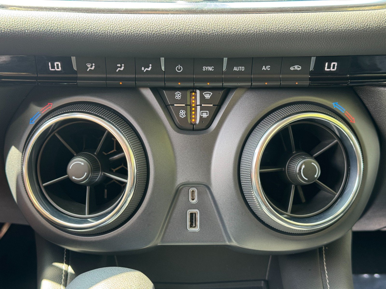 Used 2023 Chevrolet Blazer LT FWD image 27