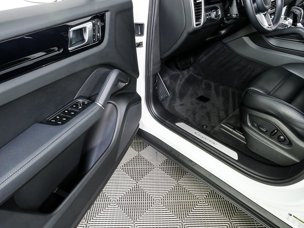 Certified 2023 Porsche Cayenne AWD/4WD image 7