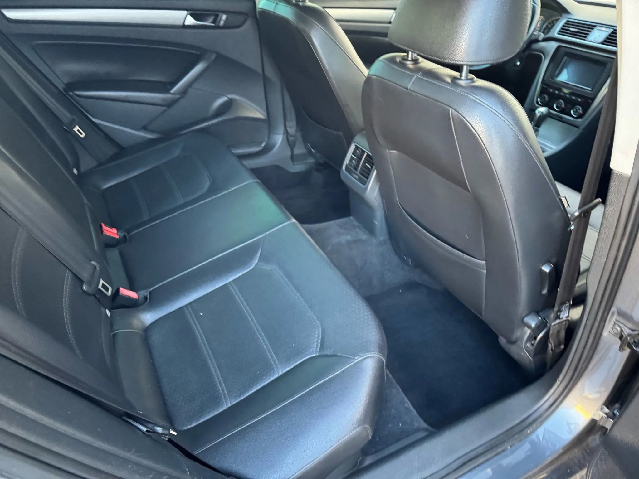 Used 2014 Volkswagen Passat TDI SE FWD image 16