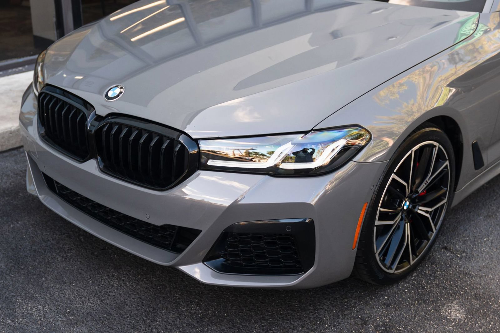 Used 2021 BMW 530i w/ M Sport Package RWD image 4