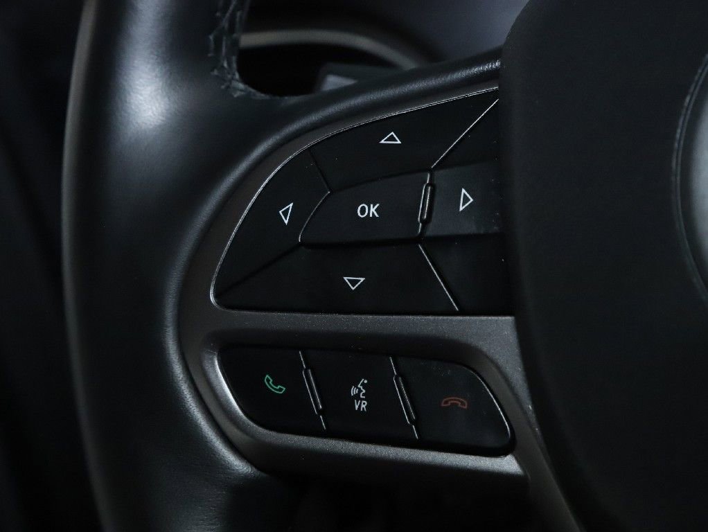 Used 2019 Jeep Cherokee Latitude Plus w/ Cold Weather Group AWD/4WD image 22