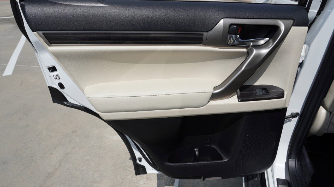 Used 2020 Lexus GX 460 Premium w/ Premium Package image 34