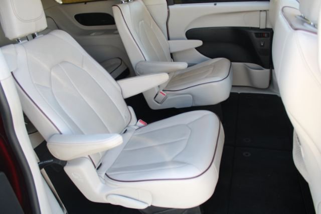 Used 2020 Chrysler Pacifica Limited FWD image 12