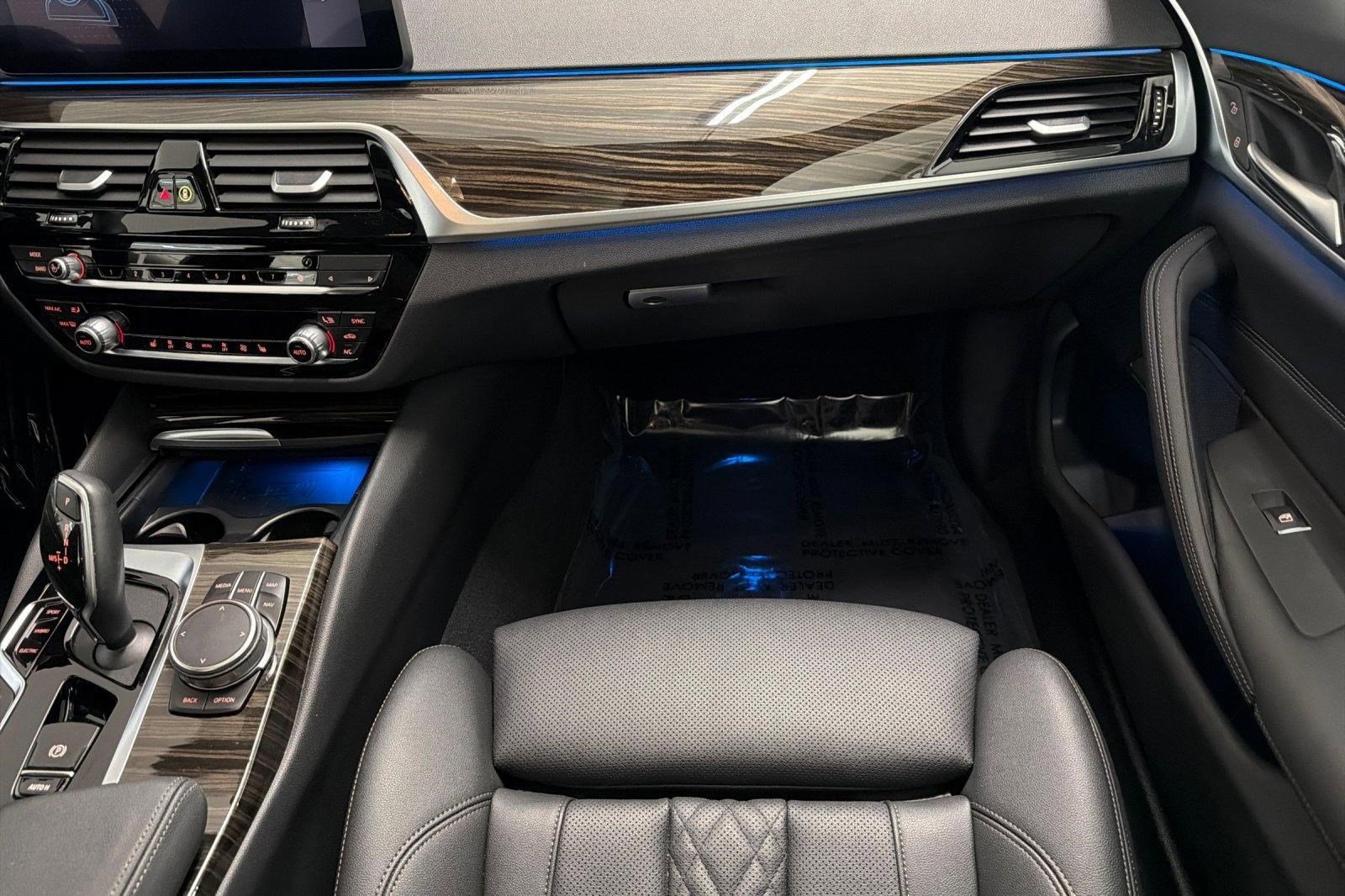 Used 2023 BMW 530e w/ Premium Package image 30