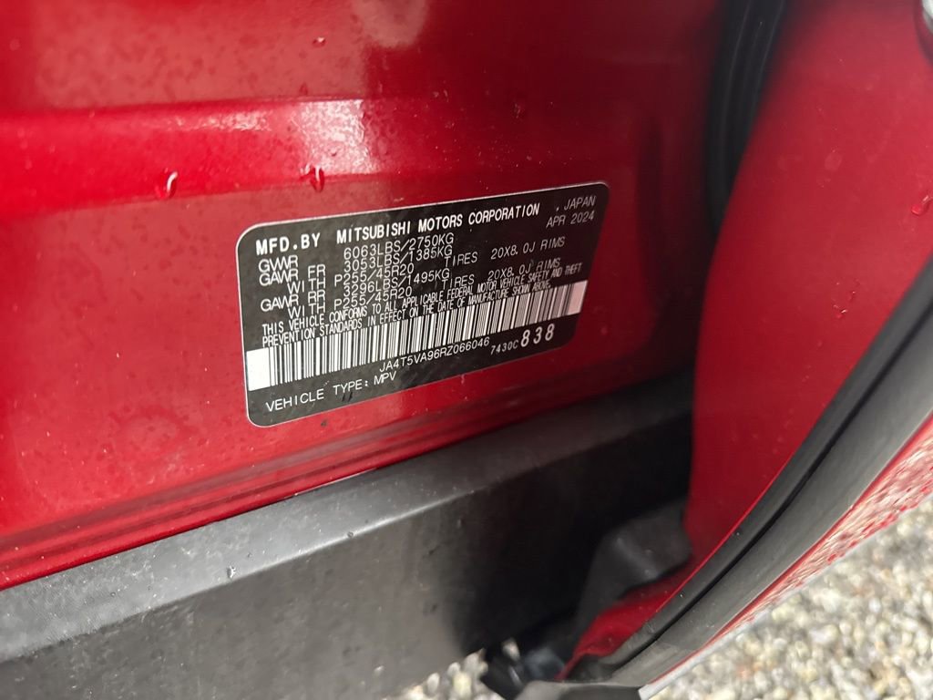 Used 2024 Mitsubishi Outlander 4WD Plug-In Hybrid image 14