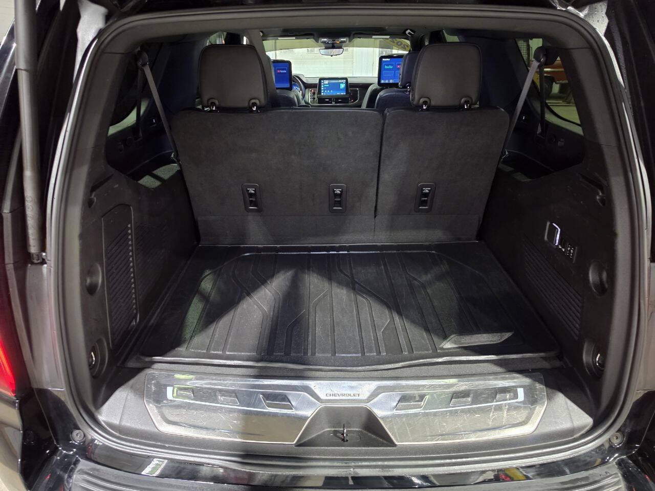 Used 2023 Chevrolet Suburban Premier AWD/4WD image 36